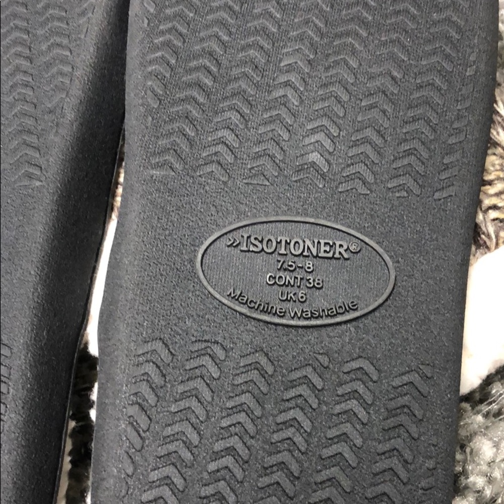 Slippers - Picture 2 of 4